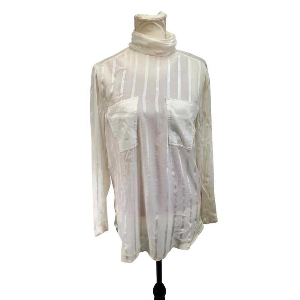 Vintage Cream Colored Blouse w/ Keyhole Neck Opening on Back. M
